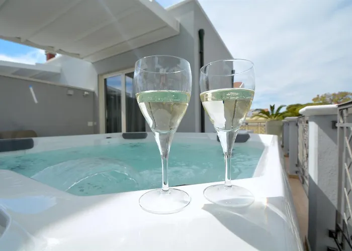 Prime Blue - Con Jacuzzi Privata מלון דירות 4*