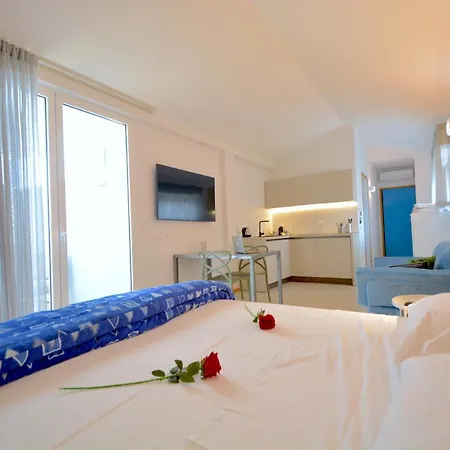 Prime Blue - Con Jacuzzi Privata 4* Риччоне