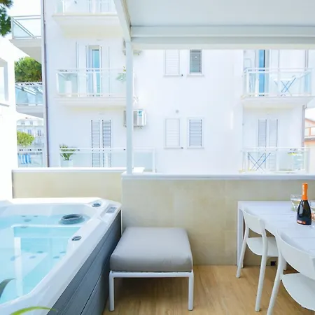 アパートホテル Prime Blue - Con Jacuzzi Privata 4*