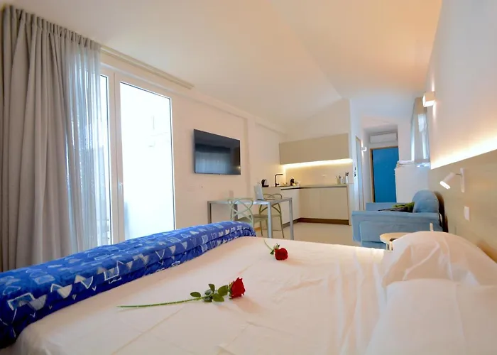 Prime Blue - Con Jacuzzi Privata 4* 리치오네